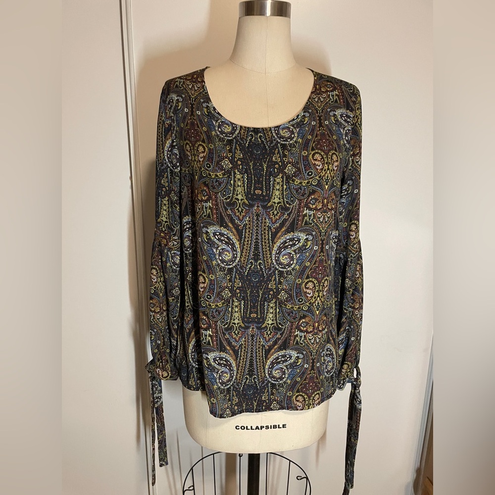 Rose + Olive Women’s Paisley Print Top Size Medium